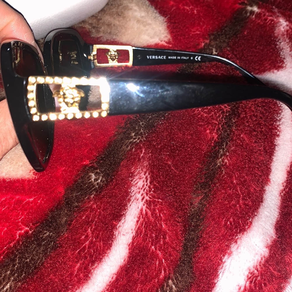 Woman’s shades - Picture 2 of 7